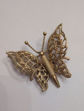 Monet Vintage Signed Gold Tone Filigree Brooch